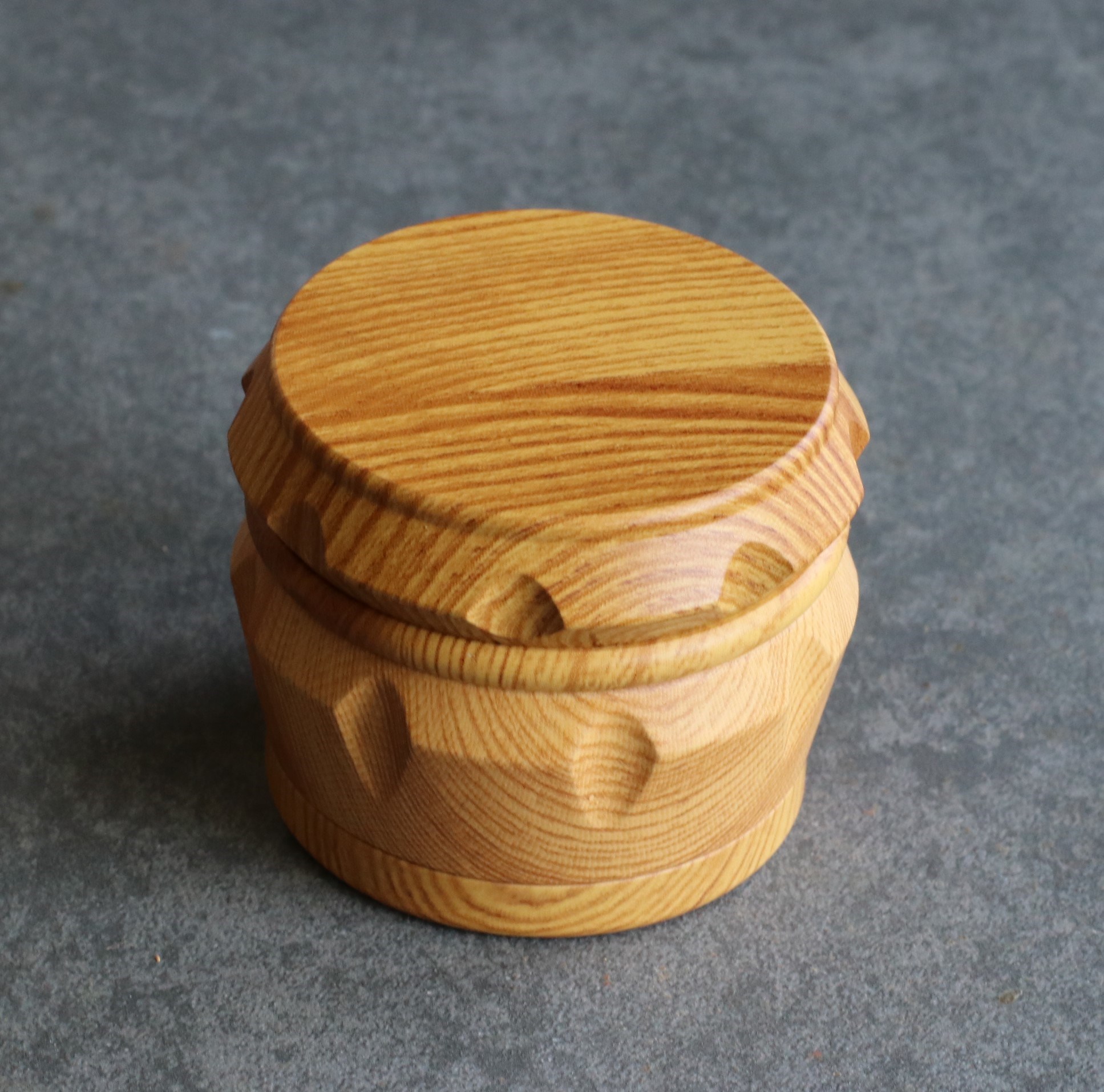 2" Wood Herb Grinder- 4 Piece Grinder with Catch-Screen-Magnetic Lid - 2.5' Wood Herb Grinder- 4 Piece Grinder with Catch-Screen-Magnetic Lid