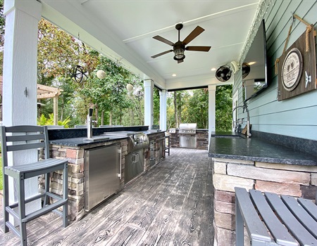 Outdoor_living_in_a_Reeves_Custom_Home.jpg