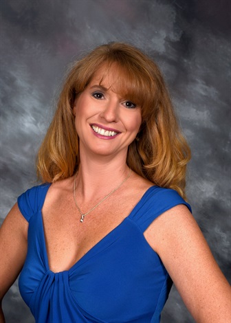 Portrait of Laura Curtis from CENTURY 21 Sunset Realty